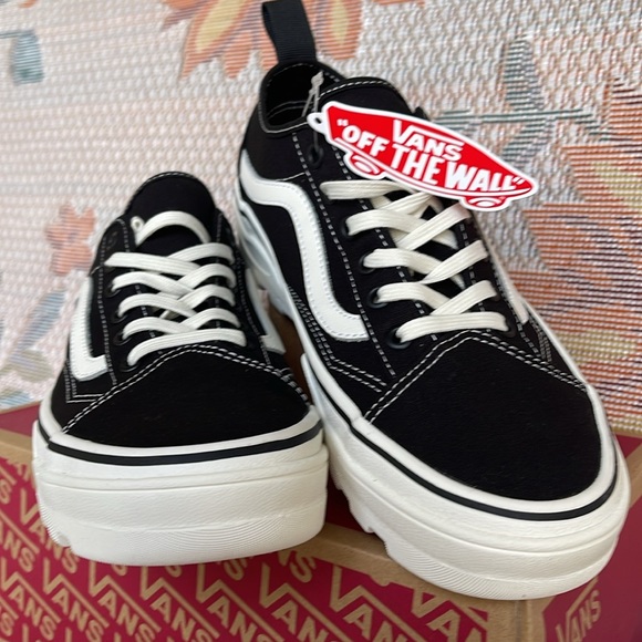 Vans WMNS Sentry Old Skool (Canvas) Black/Marshmallow
VN0A5KR3VQE
Sneakers - Picture 7 of 16
